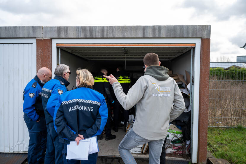 Ondermijningsbrigade in een container.