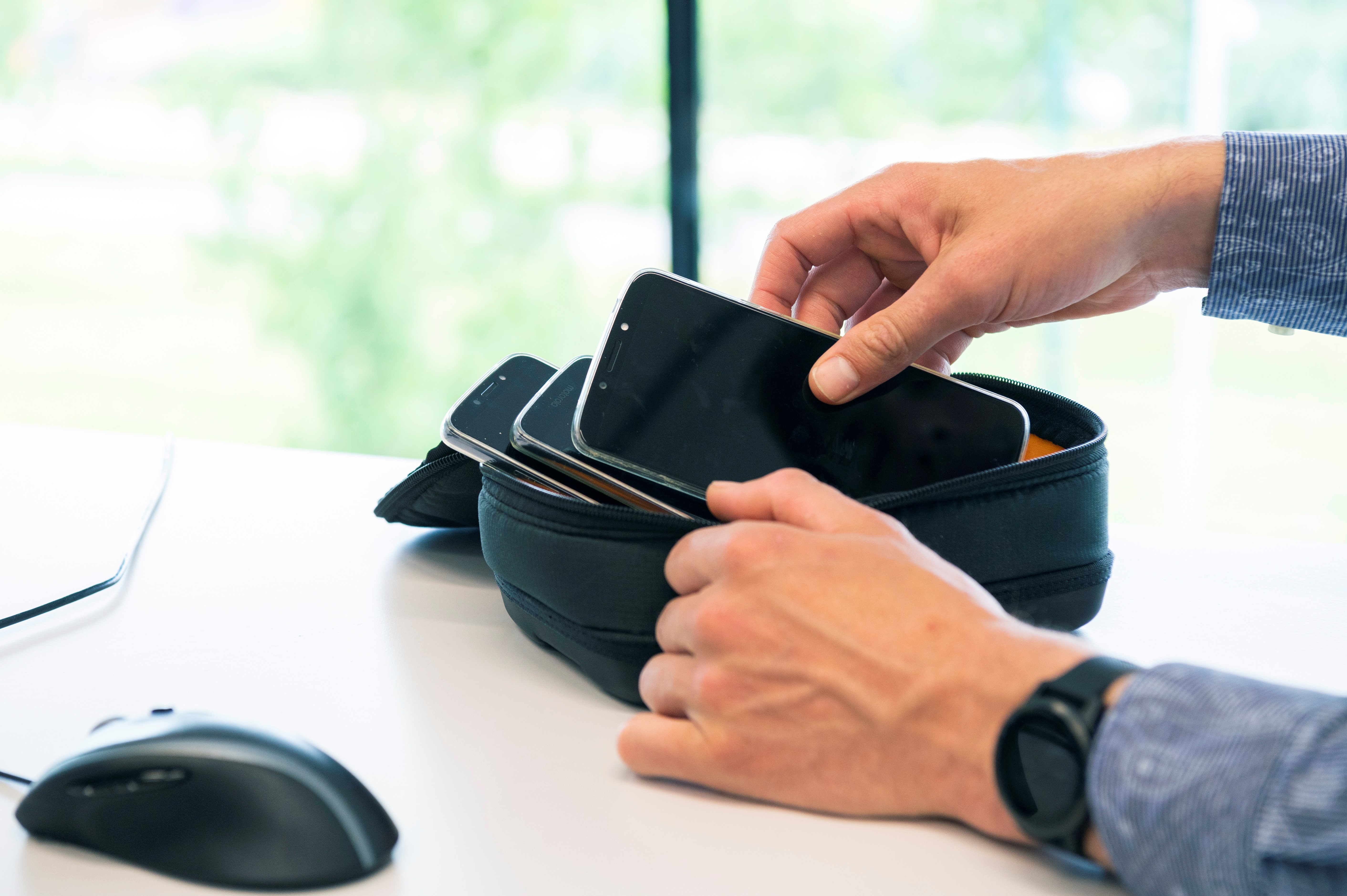 Bij ontsleuteling cryptotelefoons zijn samenwerking en snelheid cruciaal |  Nederland tegen georganiseerde misdaad